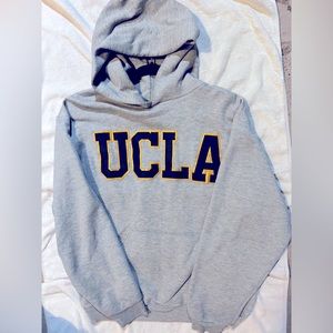 UCLA VINTAGE HOODIE I FOUGHT FOR THIS YEARS BACK. GREAT HOODIE!